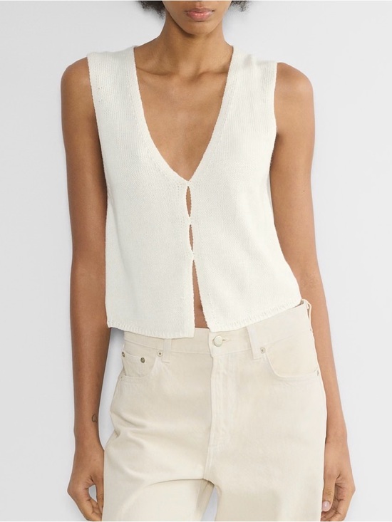 Aritzia Tops - Aritzia Ivory Sleeveless V-Neck Knit Tank